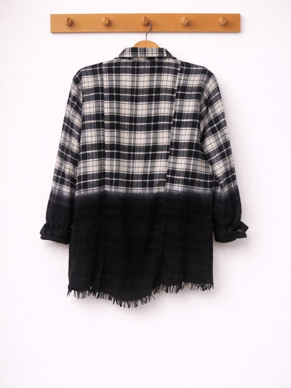 Women’s Black White Ombre Plaid Top. Frayed Hem Lightweight Chic size large. - Picture 3 of 4